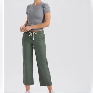 Vuori Ripstop Pant Oregano Green Zipped Wide Leg Cropped Medium New